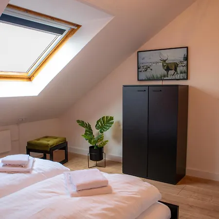 Bergpanorama - 6 Personen Netflix, Wifi, Parkplatz, Mit Bergblick Appartement *