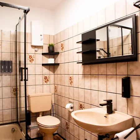 Bergpanorama - 6 Personen Netflix, Wifi, Parkplatz, Mit Bergblick Appartement Winterberg